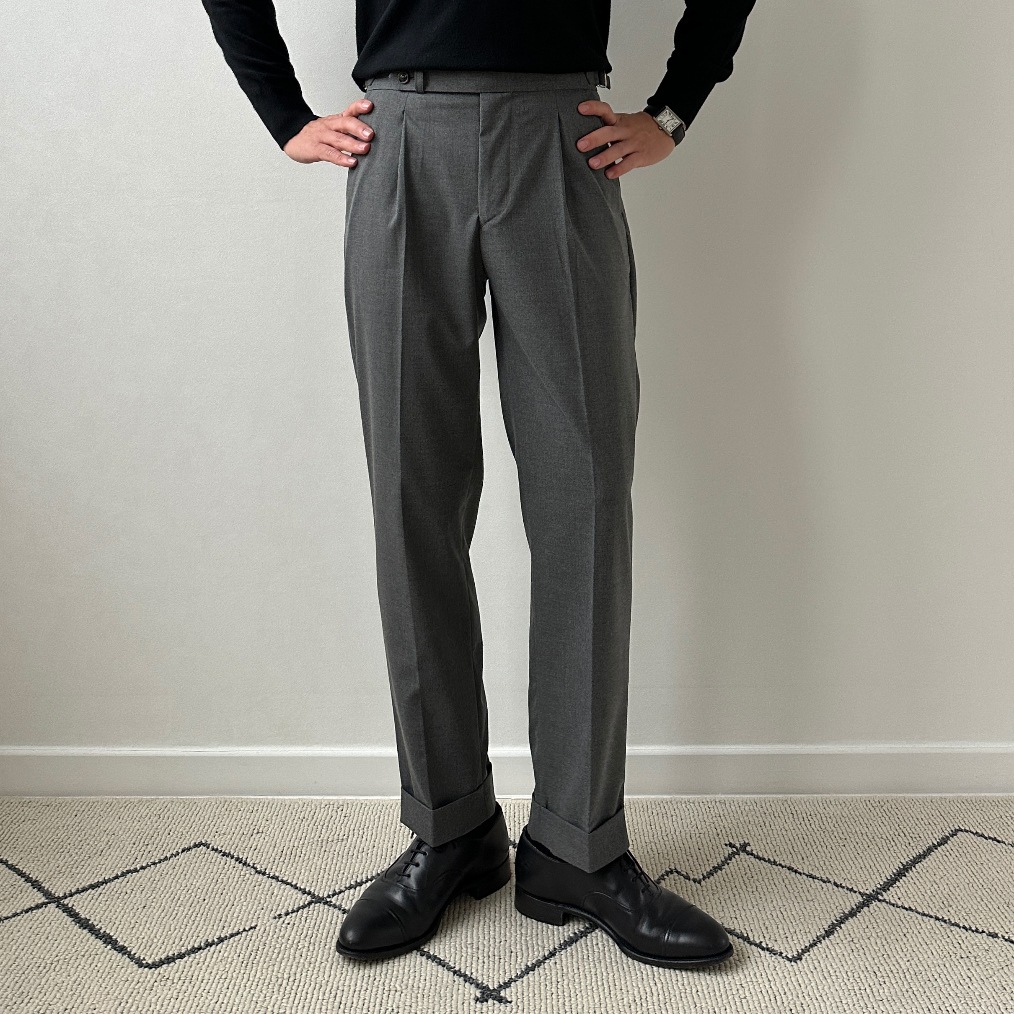 suspenders skirt/pants model image-S25L5