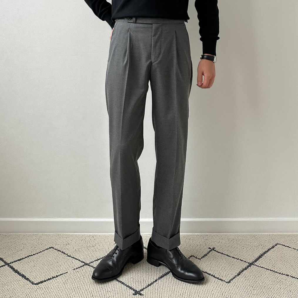 suspenders skirt/pants model image-S25L4